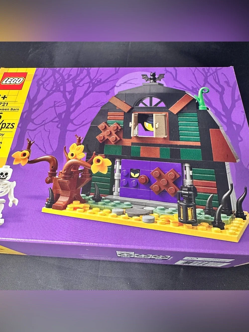 LEGO 40721 Halloween Barn 205 Piece Seasonal Set Skeleton Bat